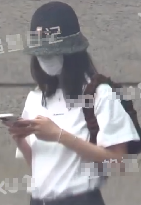 真巧合？刘雯低调现身井柏然所住酒店次日离开，曾被怀疑甜蜜骑行