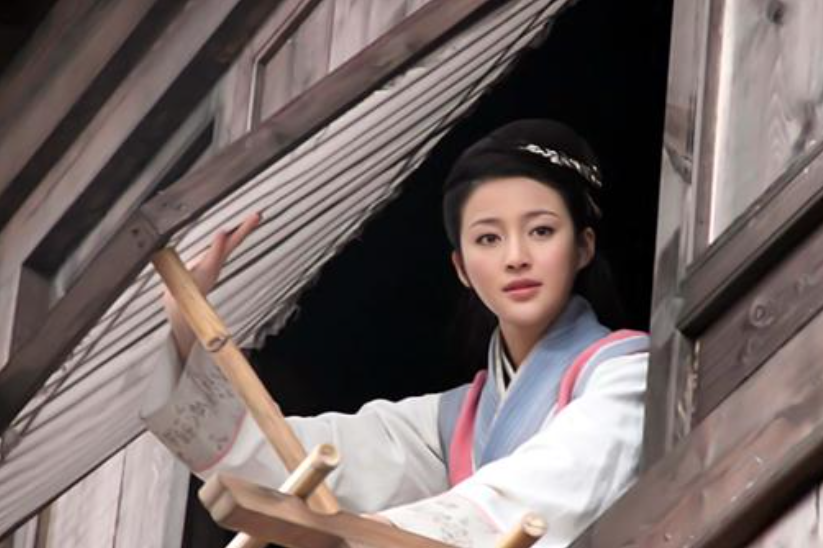 “呲牙咧嘴”别演回眸笑！有人回头一眼万年，有人我想给她按回去