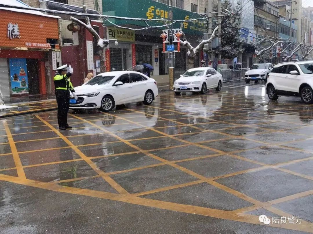 陆良这张风雪中的照片很美