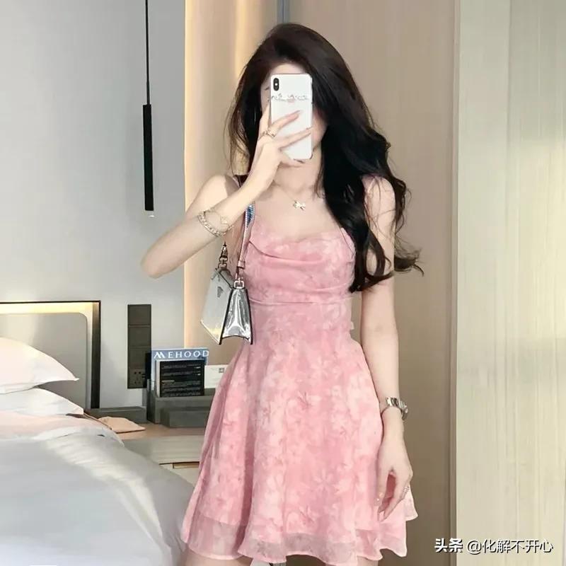 穿搭壁纸:梅花长旗袍
