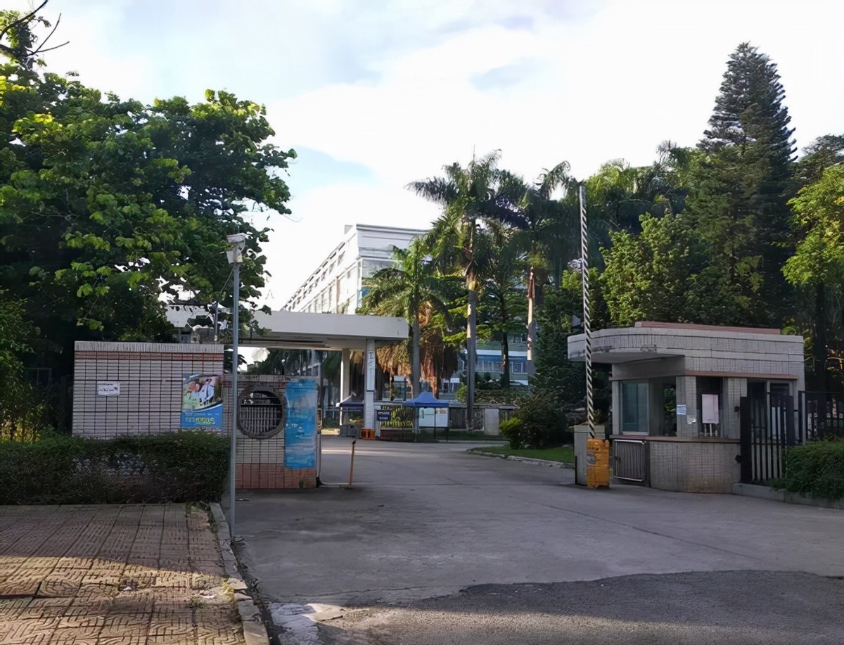 裕元(曾经十几万人的裕元鞋厂,30年的辉煌,如今人去楼空,一片荒凉)