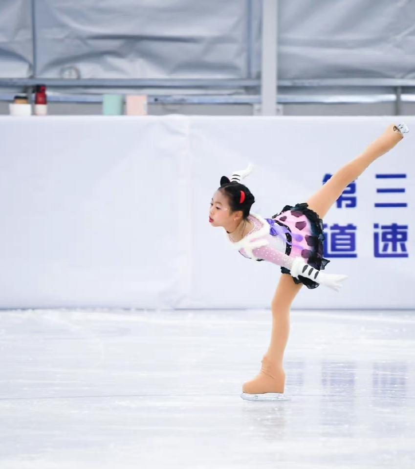 赵宏博求婚(携手夺冬奥首枚双人花滑金牌，又生一个天才女儿，申雪赵宏博真甜)