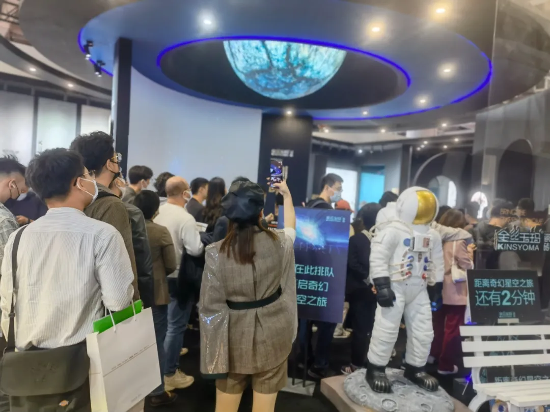 广州设计周打卡TOP1的绝美「金丝玉玛星空主题馆」,大场面超震撼 广州设计周打卡TOP1的绝美「金丝玉玛星空主题馆」,大场面超震撼