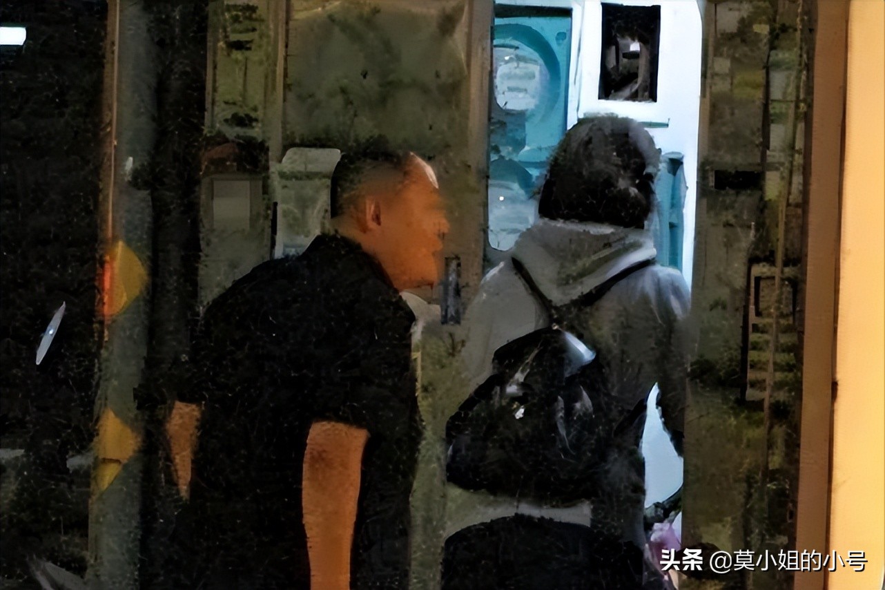 两天爆出7个瓜，股权被冻结、涉嫌偷税漏税、婚变，个个都是大瓜