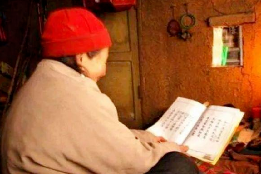终南山女隐士王芝霞：43岁弃家皈依佛门，85岁仍坚持打坐参禅