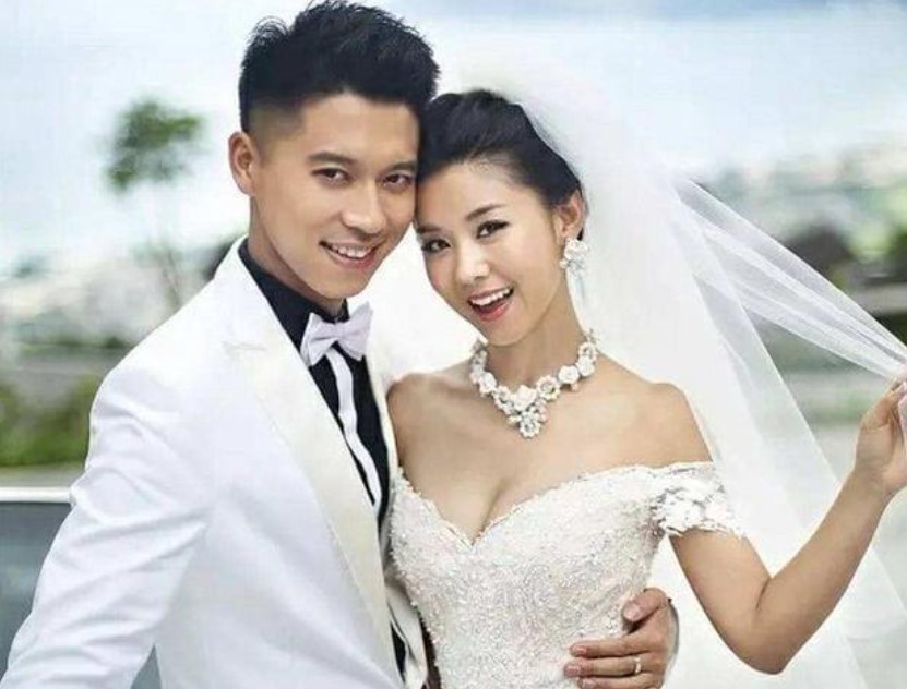 不炒作不乱搞，娱圈最干净的12对夫妻，个个与原配不离不弃