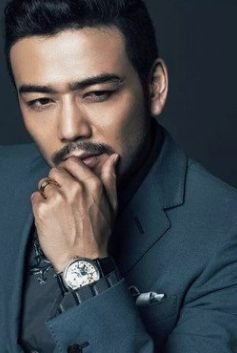 杨烁：从红极一时到被万人嘲讽，成也“小包总”，败也“小包总”