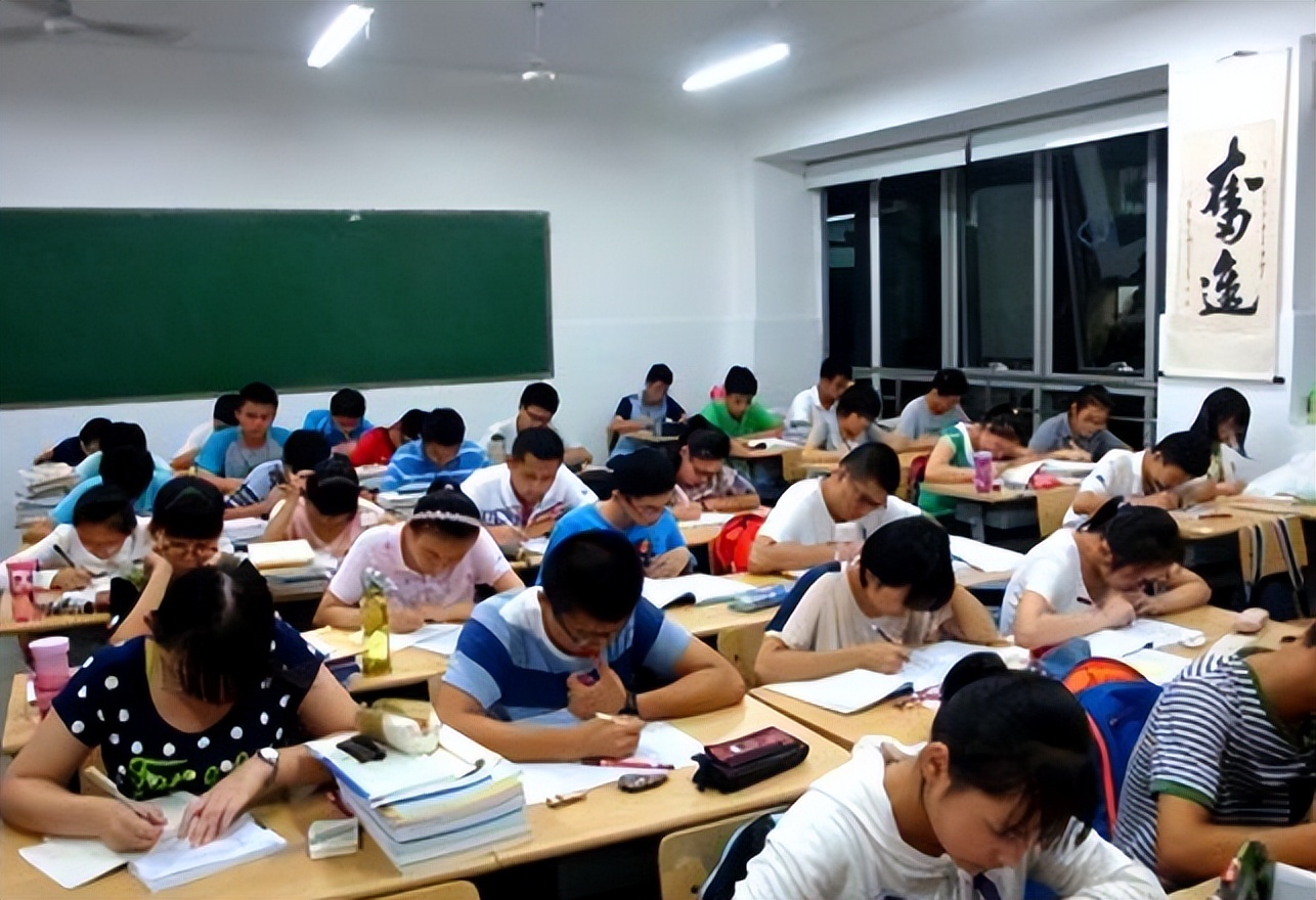 各省高考难度众揽，河南和广东考生是难兄难弟，没对比就没有伤害