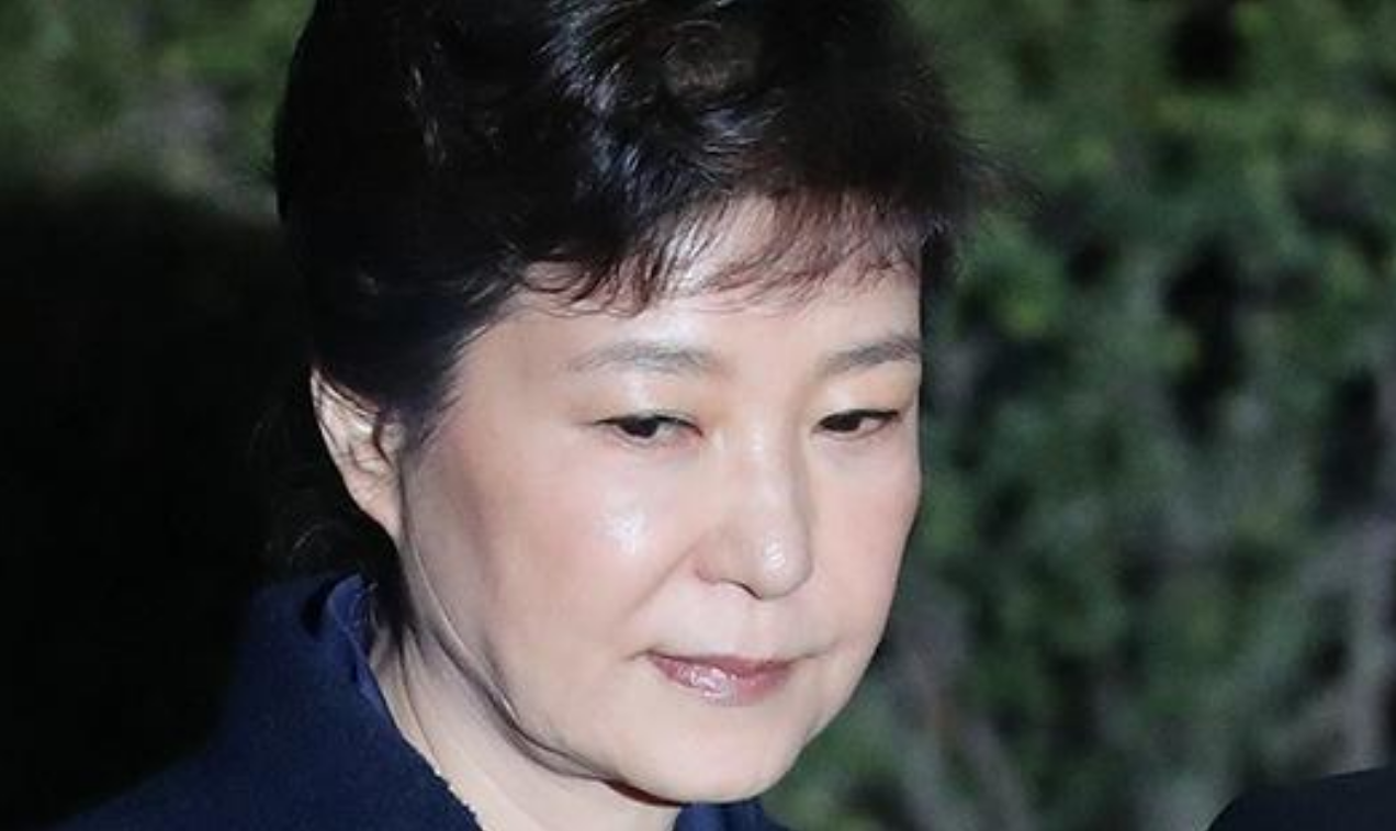 郑维罗：靠一只狗将总统送进牢房，让亲妈入狱18年，自己反而无罪
