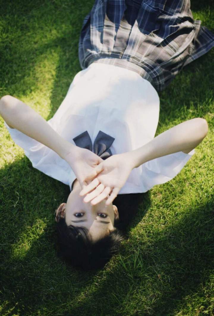 拍照顯臉小的方法，都很簡單易學(xué)，給女朋友拍照一定要學(xué)會