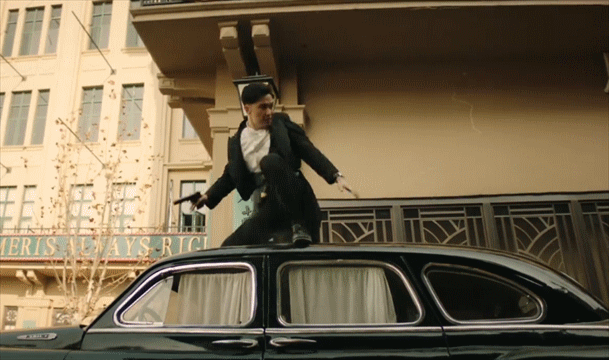 纹眉植发大红唇，手枪比肩迫击炮，想不到胡军还能接这种抗日神片