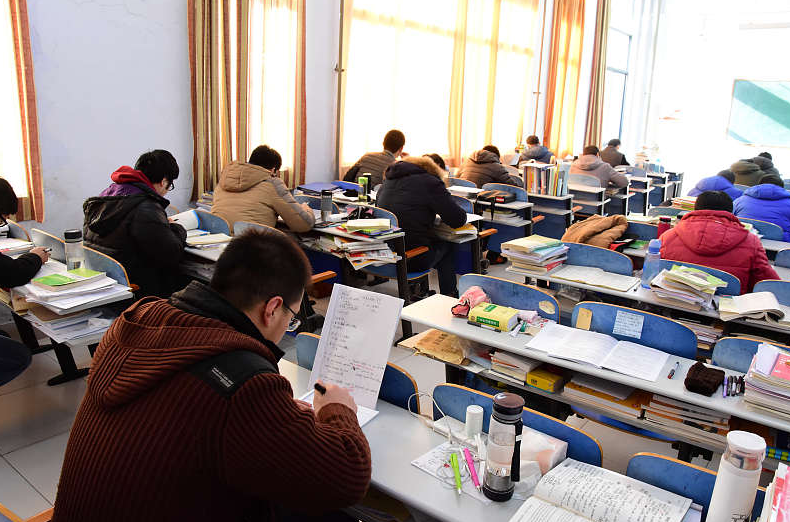 师范生“欲哭无泪”，22考研最难上岸的10所大学，有7所是师范类