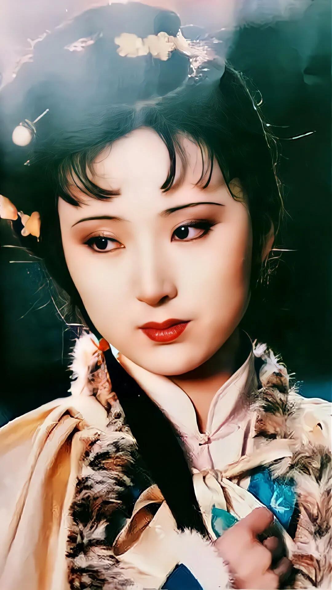 陈晓旭的林黛玉太美太经典了，她的一颦一笑，都已成为无法超越