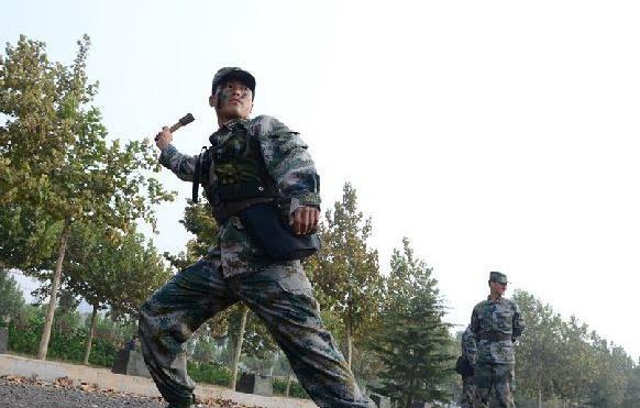 阳信：宋福旦中国扔手榴弹距离最远记录保持者