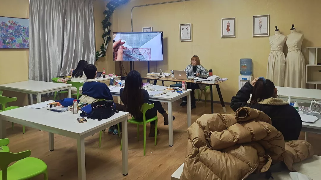 京美考研｜服装专业 寒假课程记录刊 能上岸的人都是这样学习的