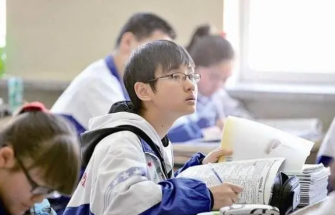 高考当天为啥不能穿校服？过来人说出答案，防止作弊只是一方面