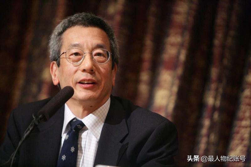 他是钱学森侄子，曾获诺贝尔化学奖，公开称和中国没任何关系