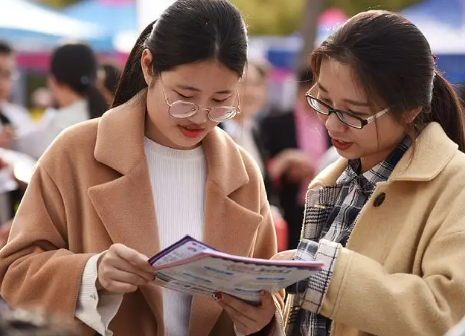 高考607分上985天大，毕业后“送外卖”3年挣40万，务实还是傻？