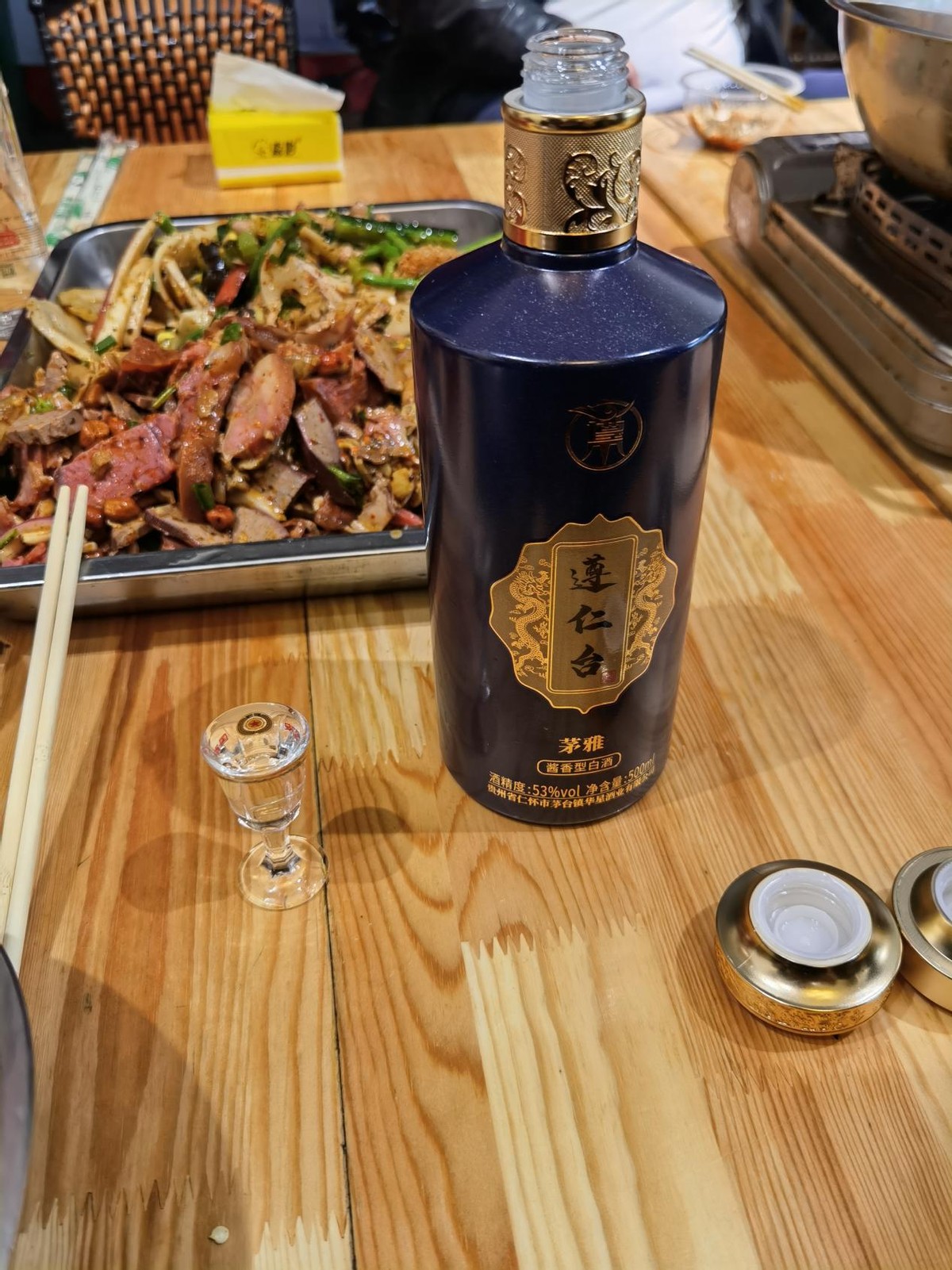 假酒層出不窮該怎么區(qū)分？辨別方法太簡單，平時買酒注意了