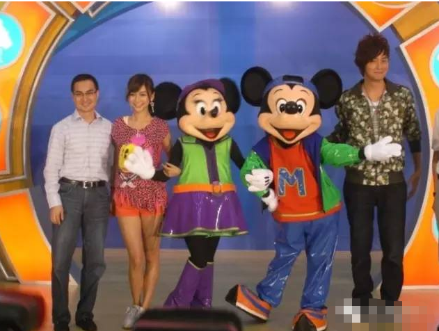 从香港小嫩模,到踢开黄晓明,Angelababy背后的大佬始终深藏不露