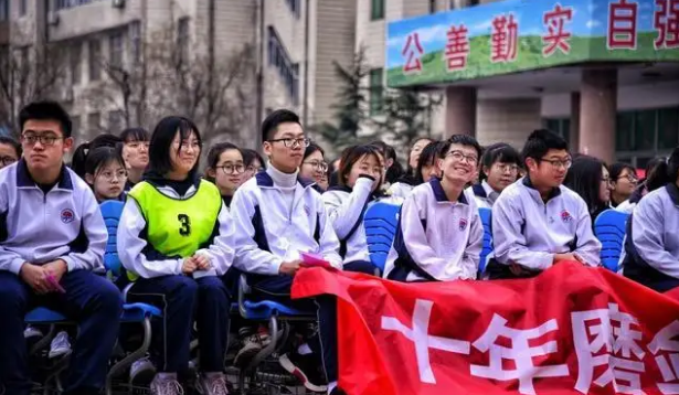 40多年前高考试卷曝光，学生表示生错年代，老师却说“想多了”