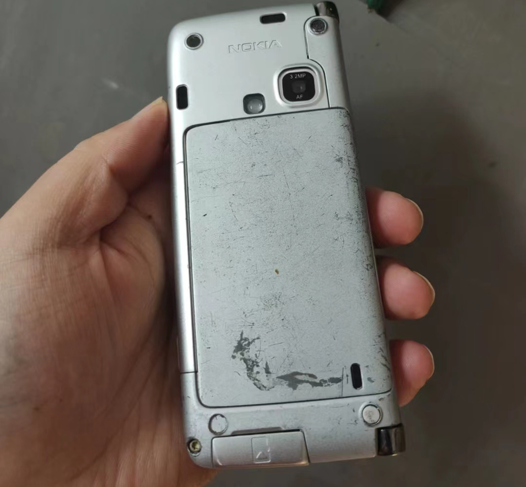 小一万买的诺基亚“机皇”，用了十多年都“包浆”了