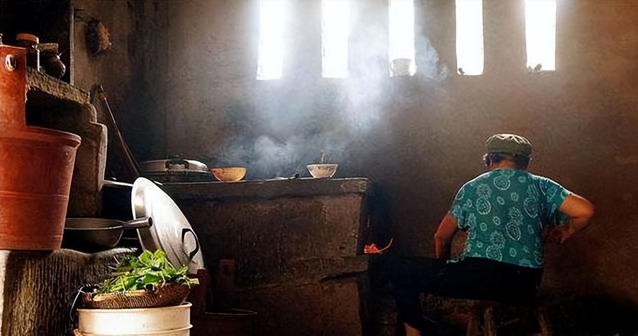 为啥老一辈人因为穷经常吃咸菜，却很少高血压、癌症？告诉你真相