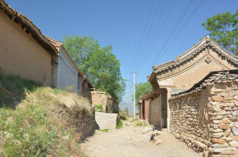 1999年，山东小伙以1敌7身中27刀牺牲，死后身上血衣成一级文物