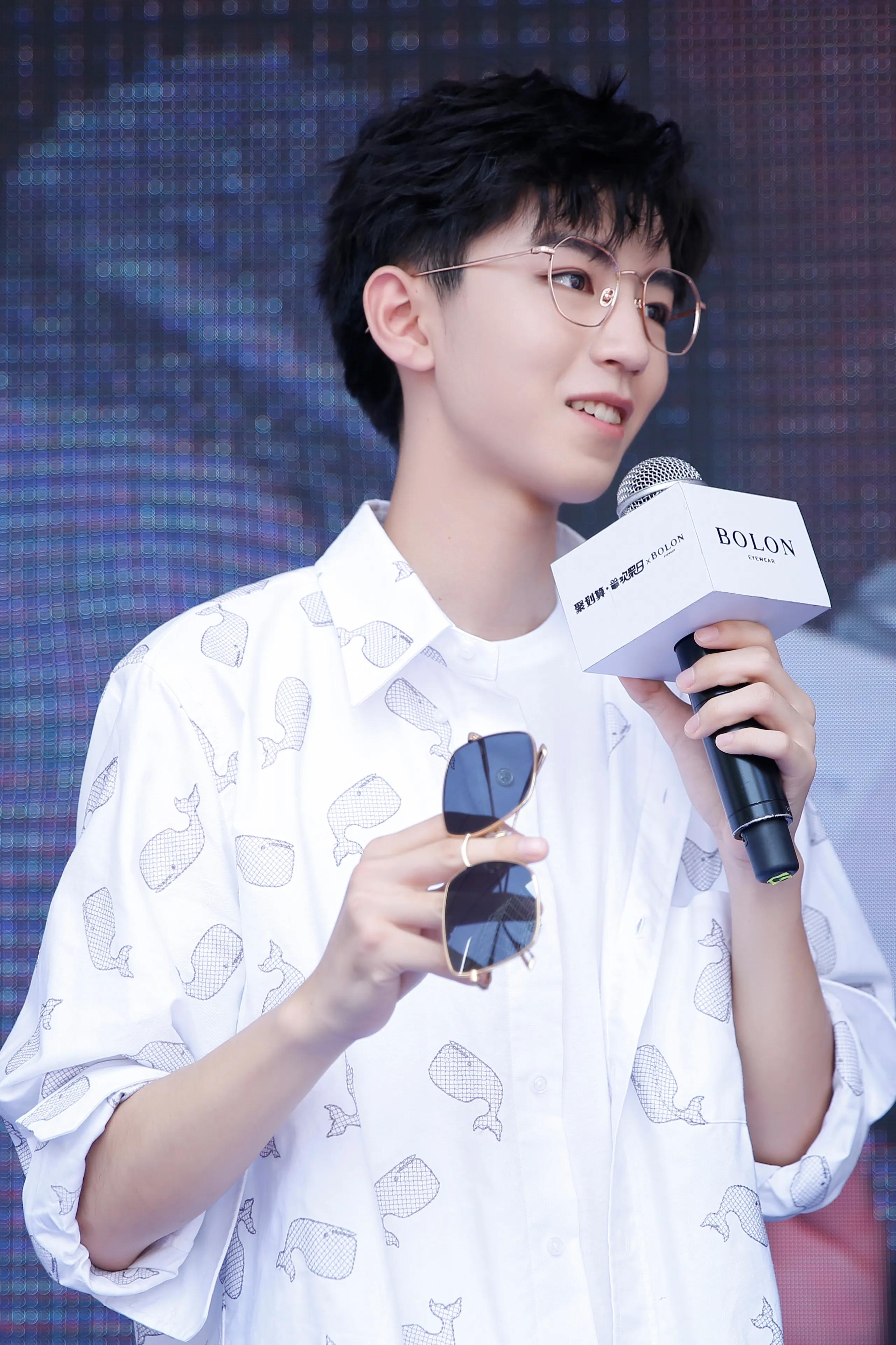 不拘于式的“上镜青年”王俊凯