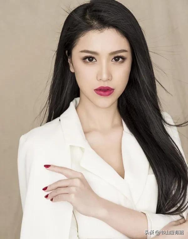 葛天：美得别有韵味，离婚后活成少女