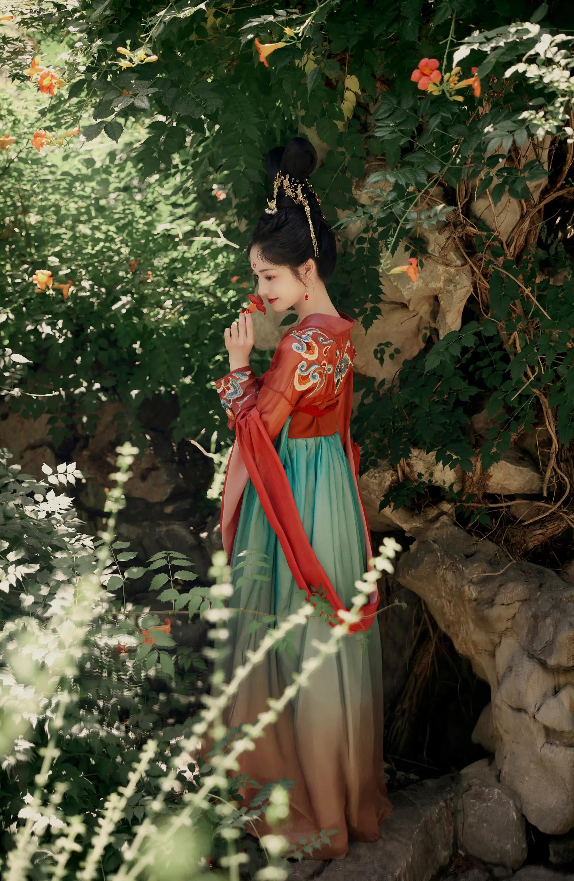 周洁琼古风大片