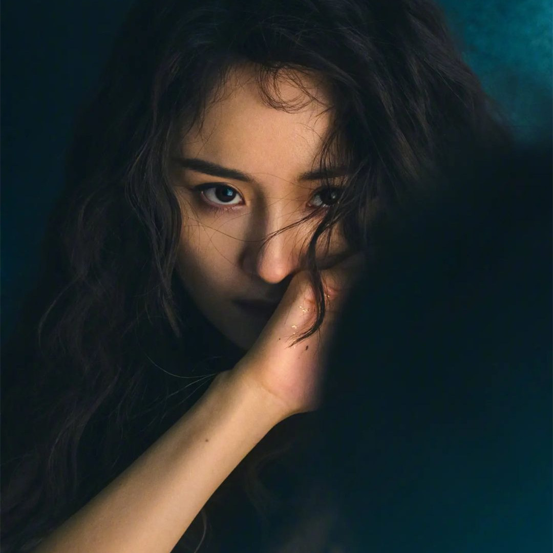 杨幂的大波浪发型有韵味，简直太美啦