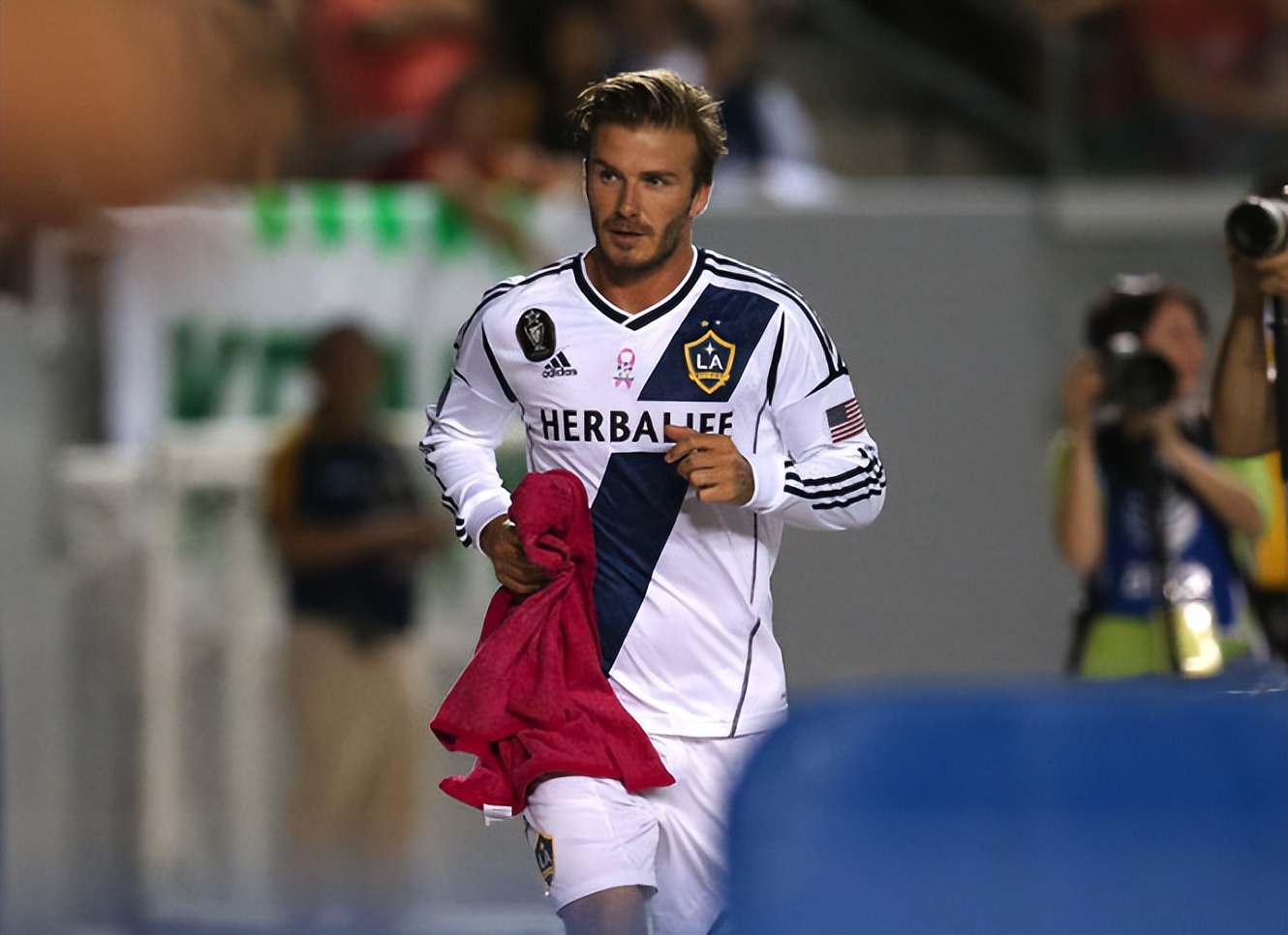 25亿支票开出，苹果在做体育梦