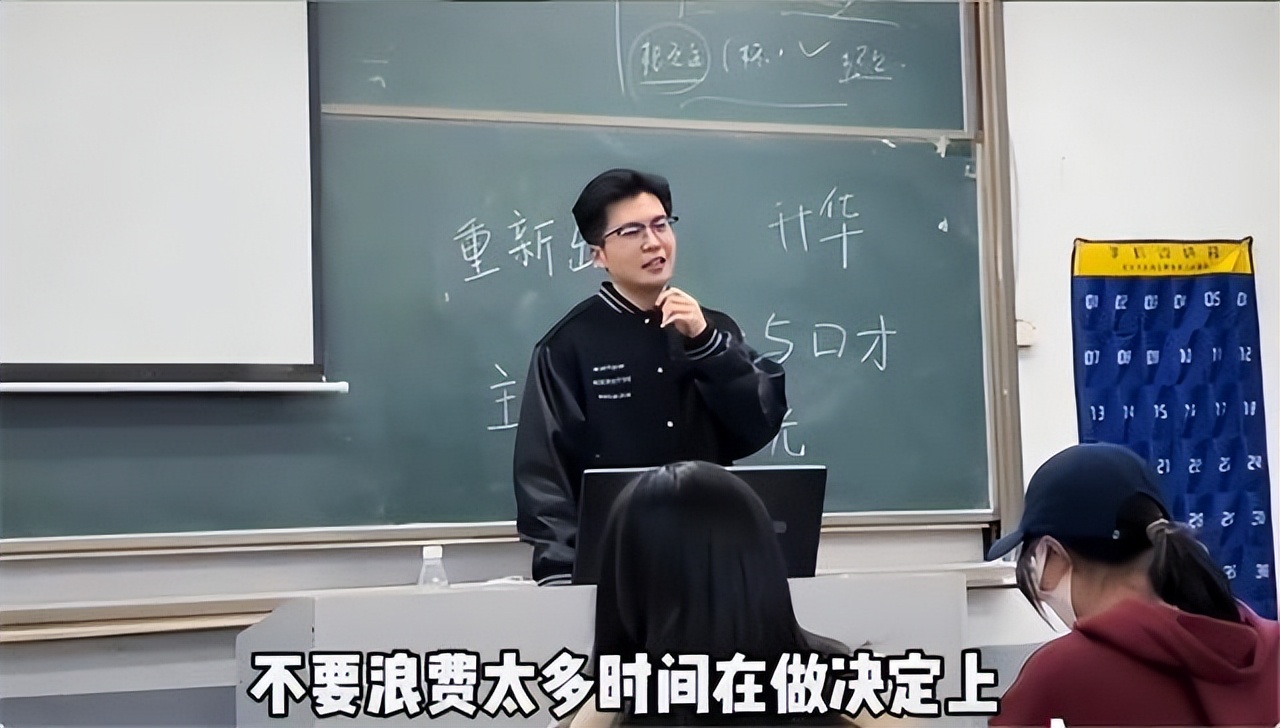 “不是大学生吗？”湖南一高校男老师“火”出圈，颜值堪比小鲜肉
