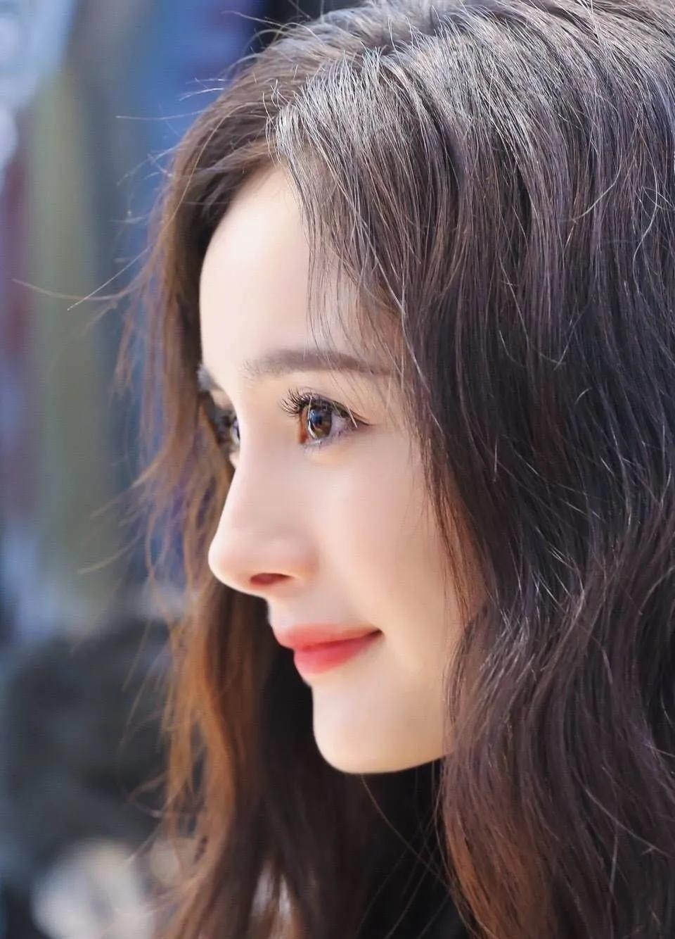 有一种“毁容”叫眼睛凹陷！杨幂比同龄人老10岁，陶虹直接认不出