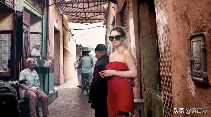 如何扮成富家女骗尽纽约名流圈？《创造安娜》女骗子的高级着装术