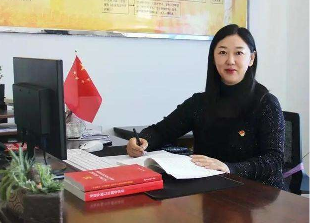 大学辅导员成“香饽饽”，看过“工资单”后，网友表示柠檬了