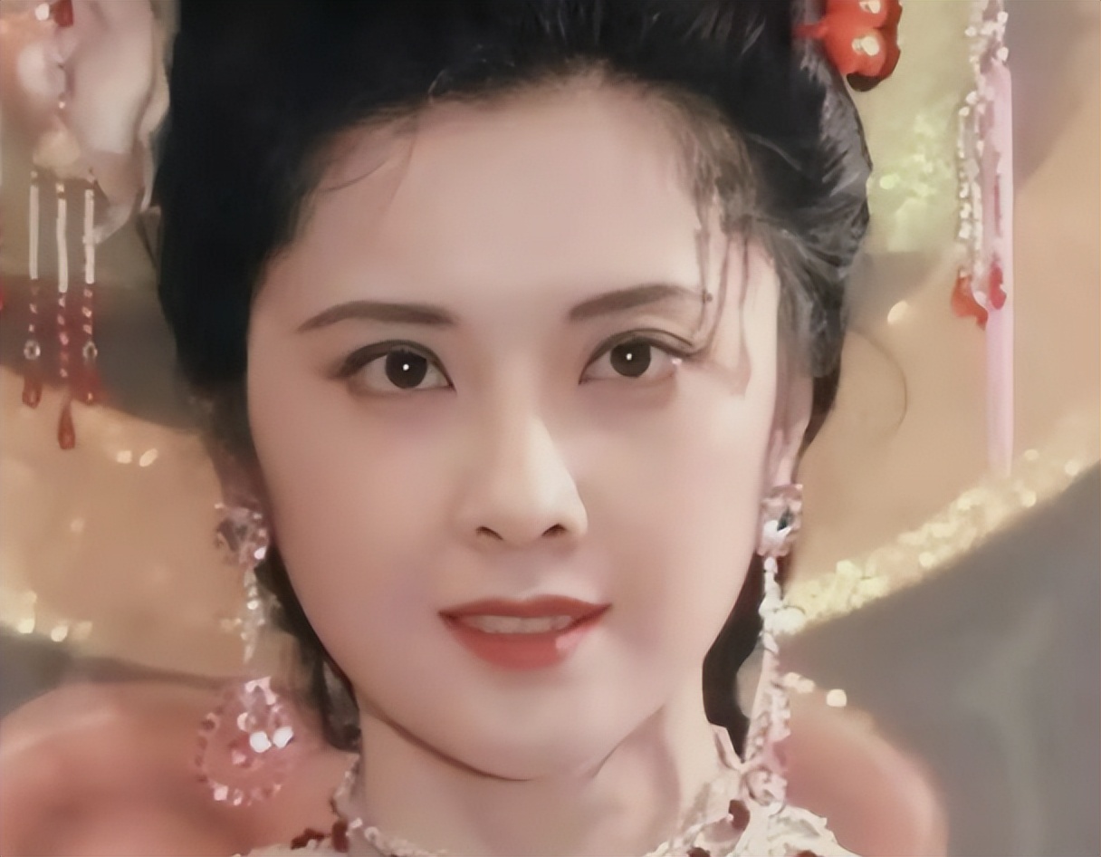 挂历女神殷亭茹：爆红后退圈，中年丧夫，晚年又病死他乡令人唏嘘