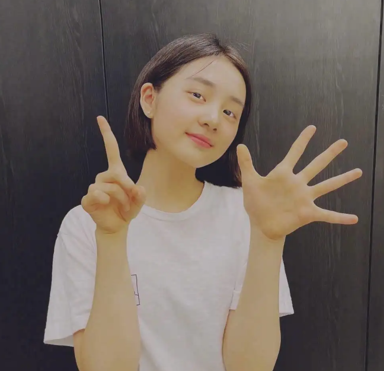 黄磊为女儿进圈铺路？黄多多配音拍戏演话剧，但总是少了点灵气？