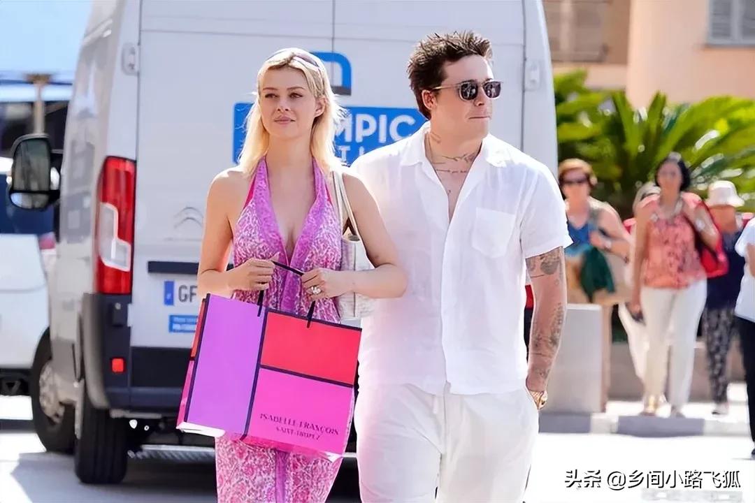 贝克汉姆大儿子婚后发福，和妻子妮可拉·佩尔茨在法国昂蒂布度假