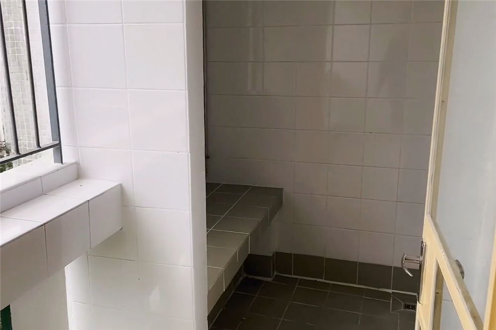 香港老哥申请公屋9年，搬进31㎡旧蜗居，规划一家四口的温馨小家