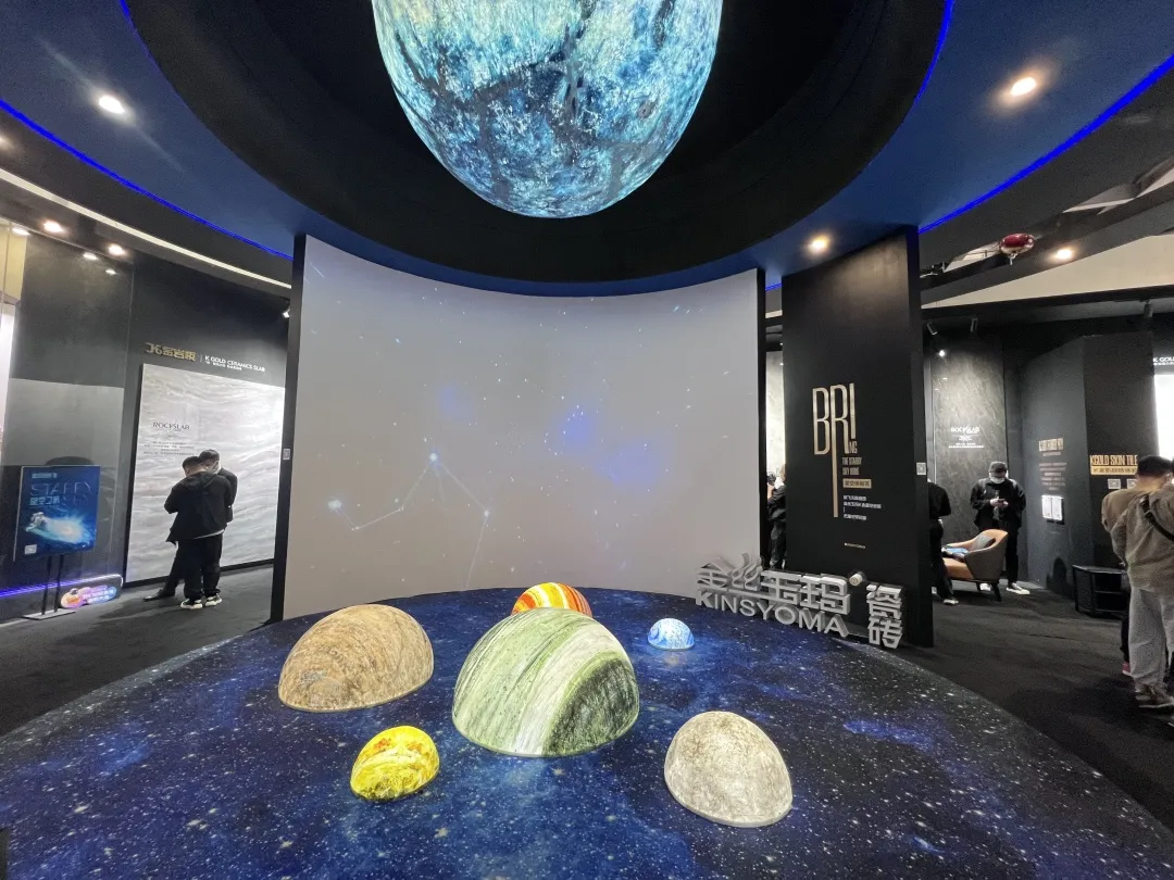 广州设计周打卡TOP1的绝美「金丝玉玛星空主题馆」,大场面超震撼 广州设计周打卡TOP1的绝美「金丝玉玛星空主题馆」,大场面超震撼