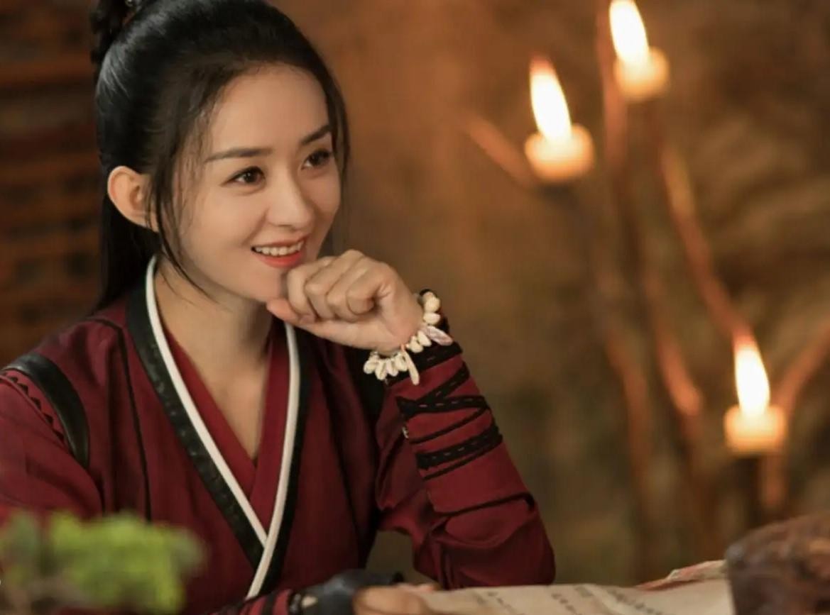 同样是“红衣造型”，杨幂娇俏像少女，赵丽颖霸气十足