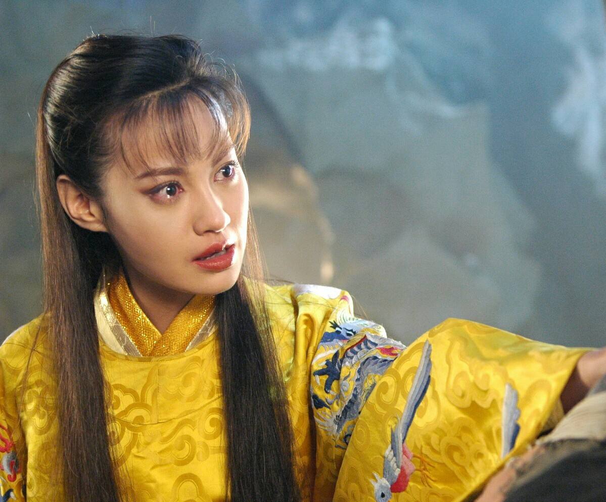 过气女明星窘况：街头卖唱、破产、卑微求工作，风光不再