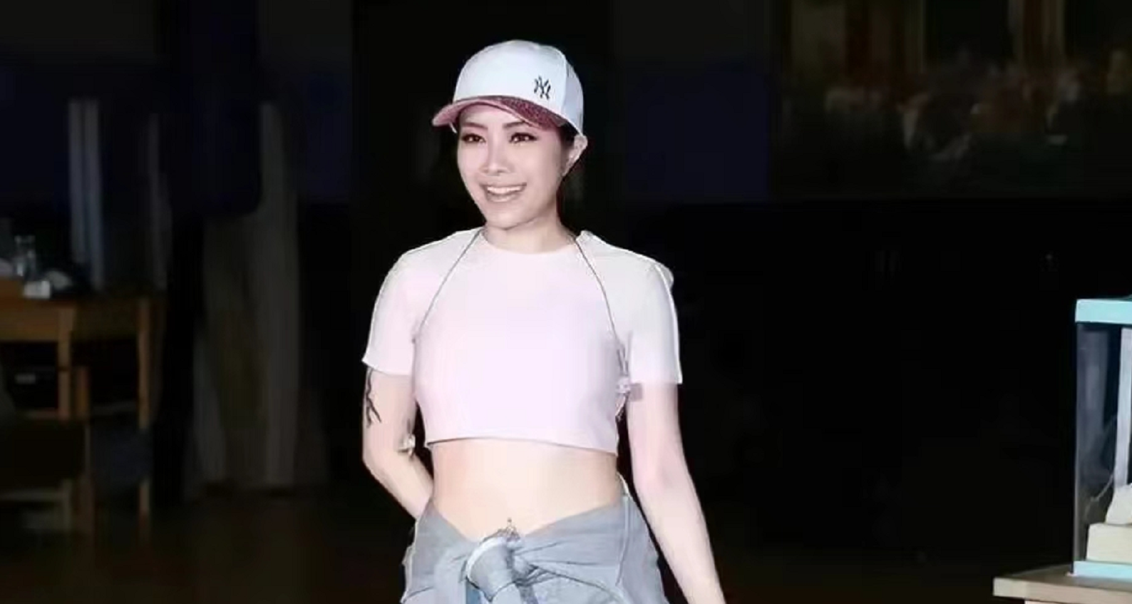 44岁徐怀钰颜值变化大，从红极一时到落魄，这位贫民天后经历了啥