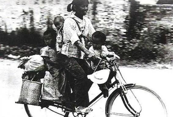 80年代会骑自行车,能为家里驮东西,艰苦的童年却是满满的幸福