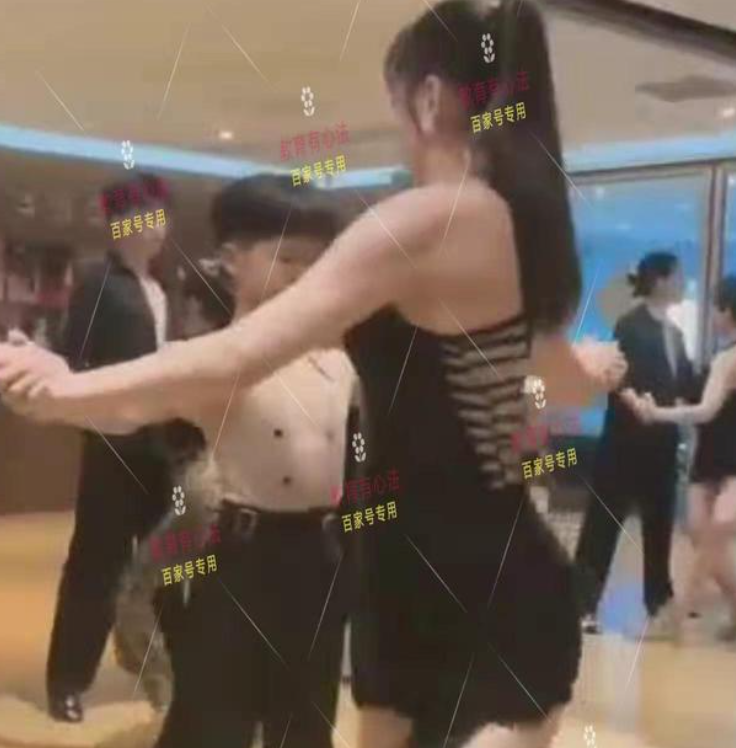 儿子参加舞蹈班，女老师“近身”教学，效果虽好但不可常用