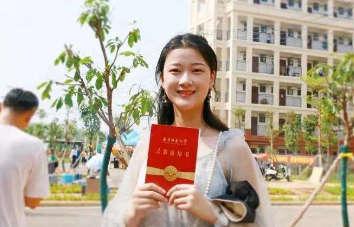 上大学后才明白，有种学生被称为“隐形贫困生”，平时很难看出来