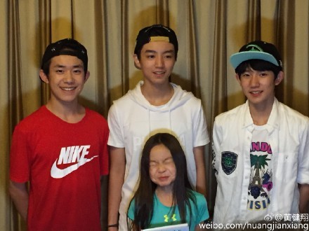 女足夺冠了，这个54岁的男人在演播厅哭了