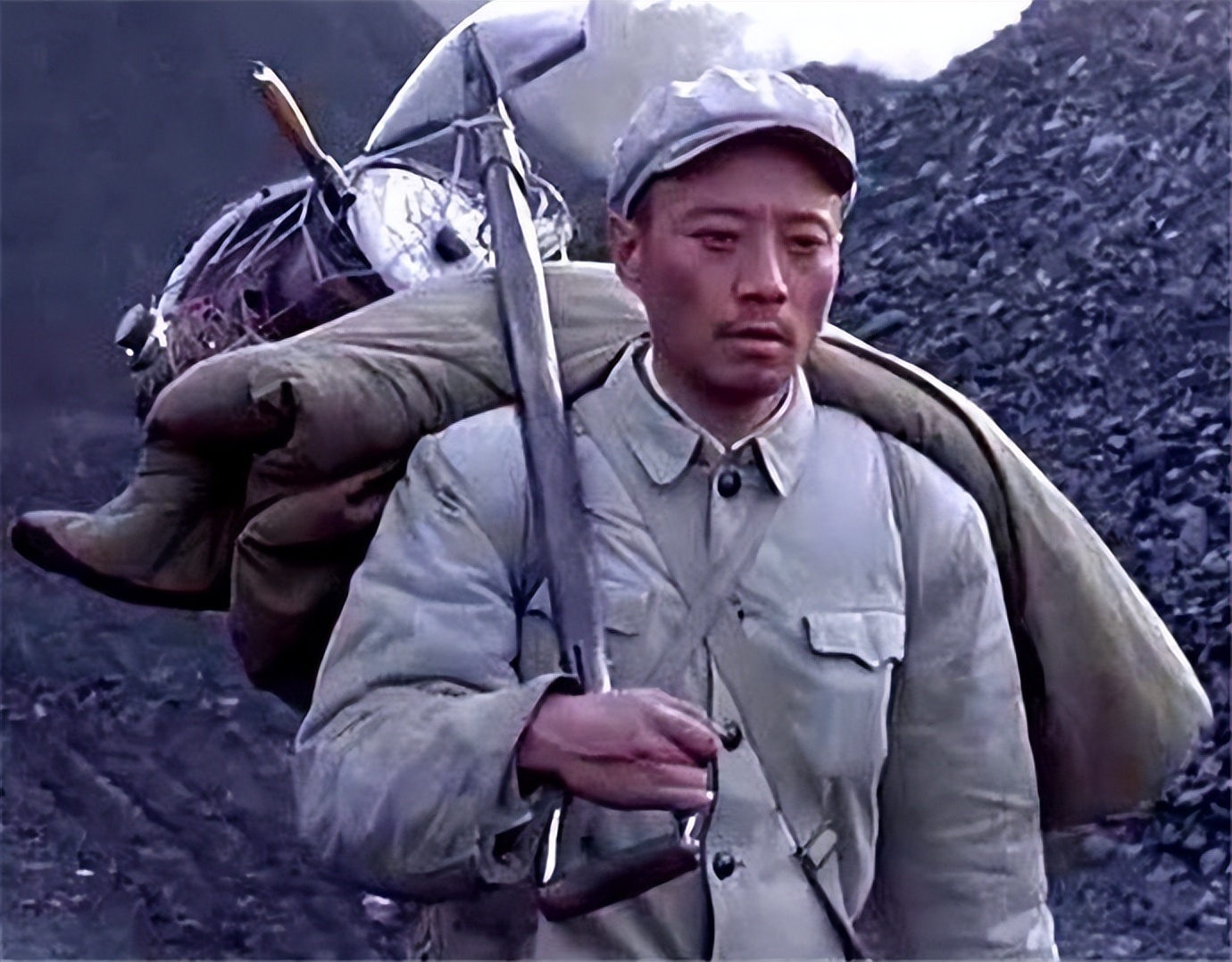 《集结号》原型常孟兰：为找部队捡48年破烂，死后4年老连长现身